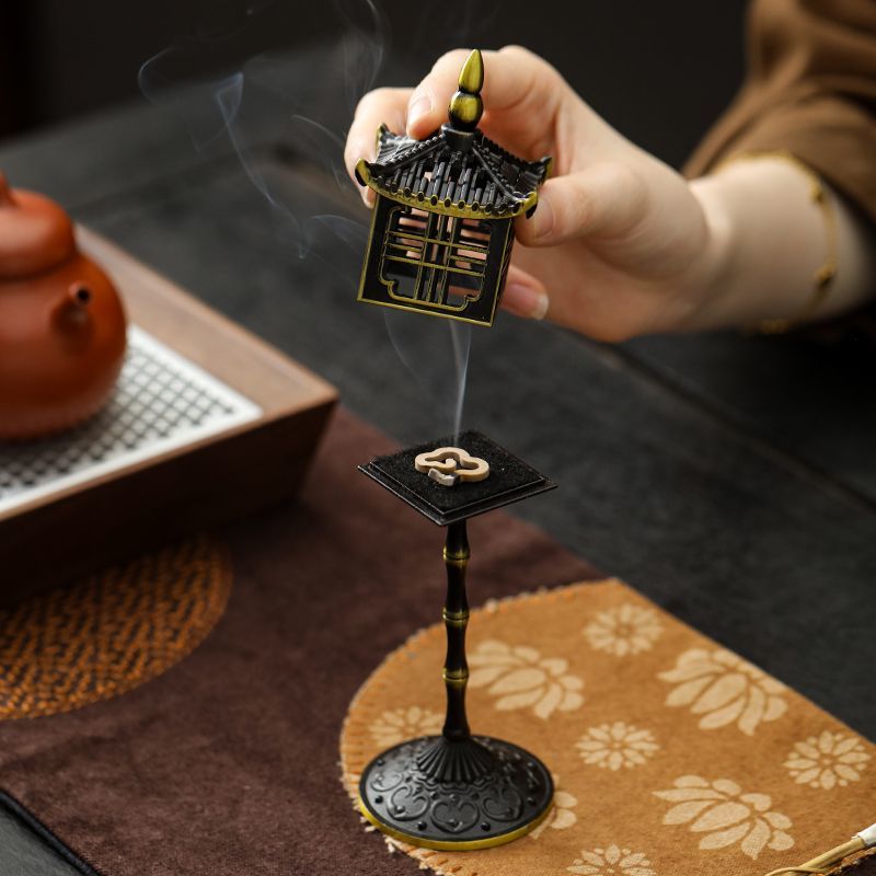 Chinese Style Palace Lantern Incense Burner Alloy High Stand Creative Cloud Pattern Sandalwood Home Aromatherapy Burner